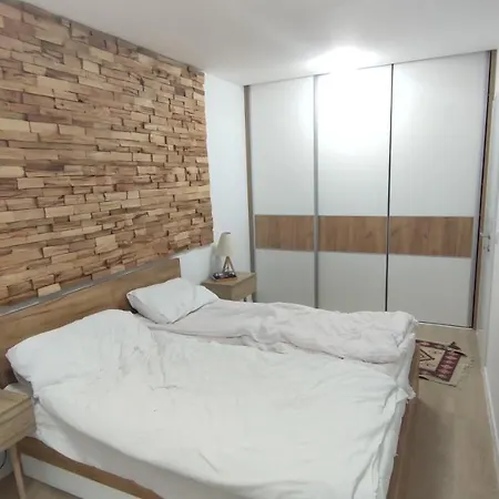 Snjezna Pahuljica - Free Garage דירה